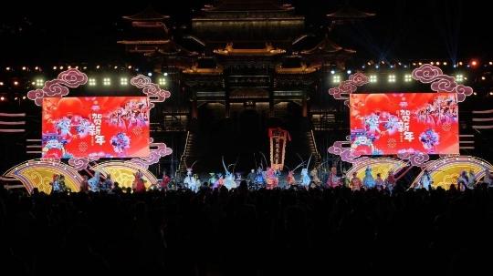 賞燈景看巡演品美食 大灣區燈會迎春節客流高峰，舞臺藝術造型策劃煥新彩