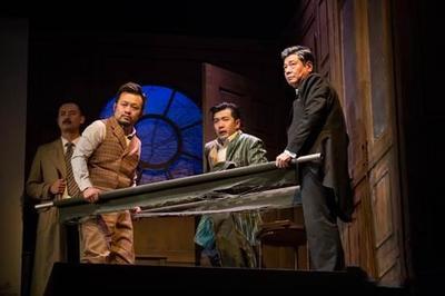 話劇《演砸了》舞臺藝術造型策劃 荒謬背后的藝術韻味